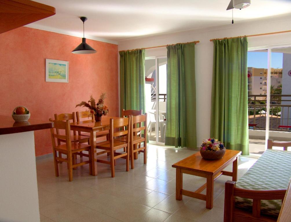 Apartamentos Playa Es Cana Rum bild